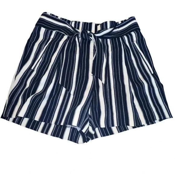H&M women’s size 10 blue + white striped‎ belted polyester dressy shorts - Picture 3 of 8